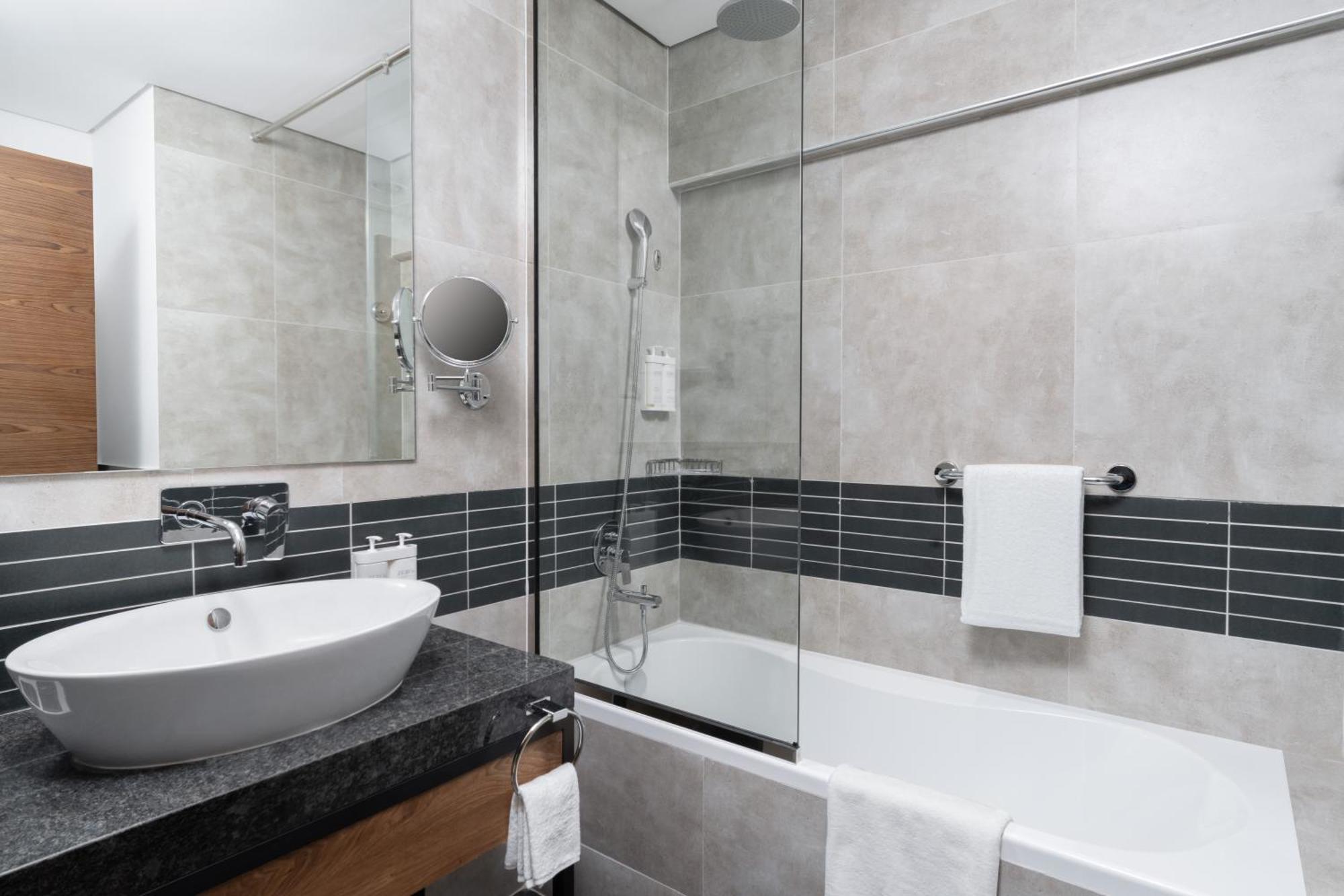 Hotel Avalon Dubai Jumeirah Village Circle Esterno foto